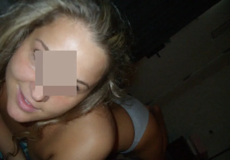 Blonde sexy de 25 ans de Lille pour plan Q