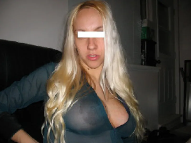 Belle blonde sexy cherche un plan cul à Caen