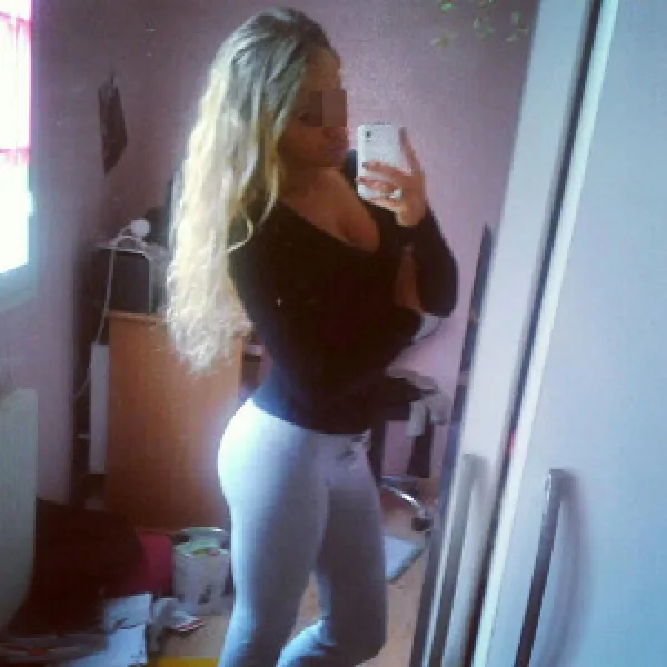 Jolie blonde de Paris pour plan sexe