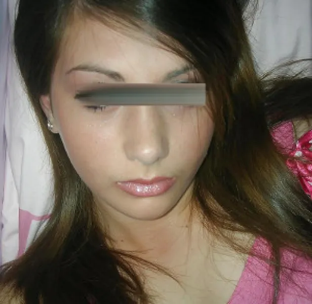 Belle brune en manque de sexe