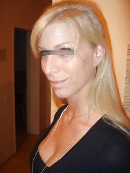 Plan cul avec une belle femme blonde du Havre