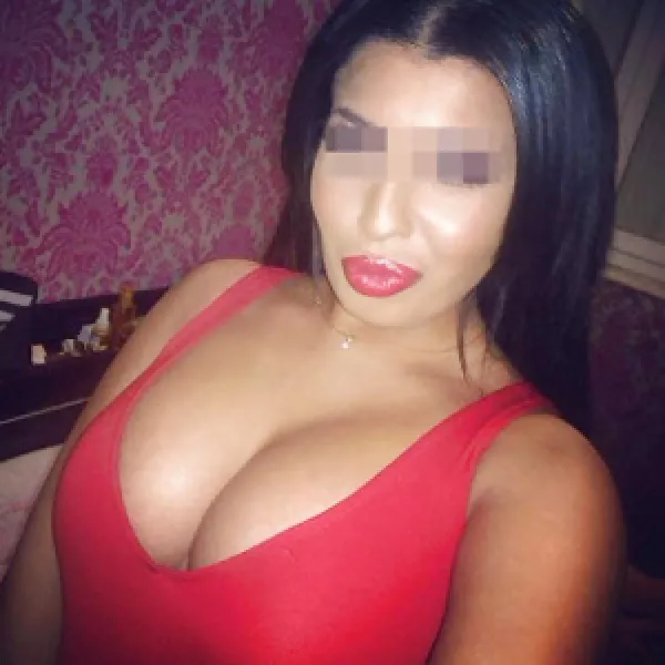 Beurette brune pour sexe à volonté sur Nantes