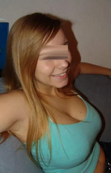 Blonde cherche mec chaud pour plan cul à Paris