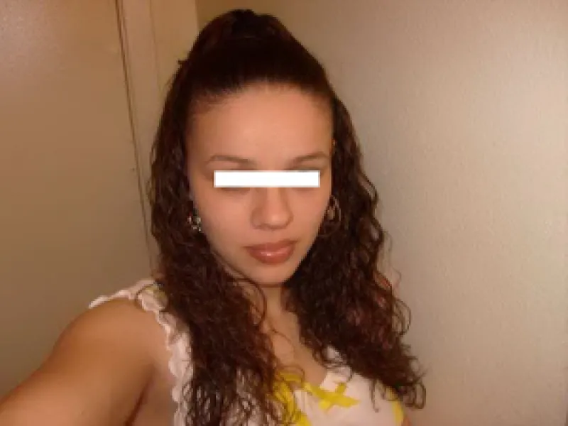 Brune bandante qui cherche du sexe sur Angers