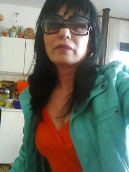 Belle femme cougar chaude et coquine de Lyon