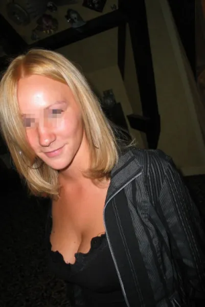Belle blonde sexy pour rencontre chaude à Nantes