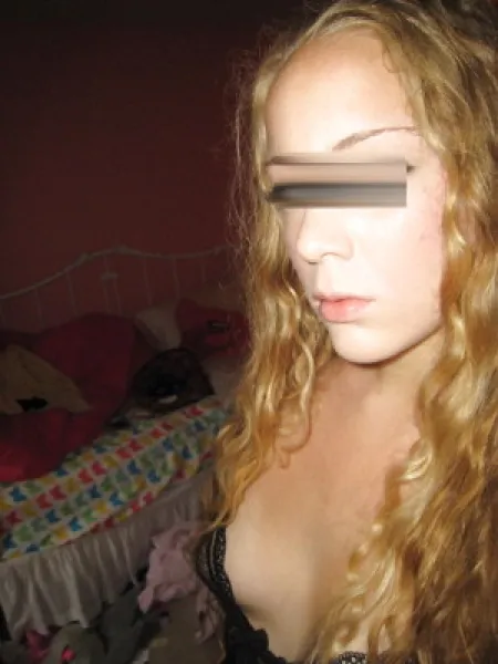 Jeune coquine libertine aime le sexe sans lendemain