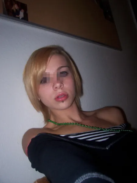 Rencontre jeune blonde coquine à Paris