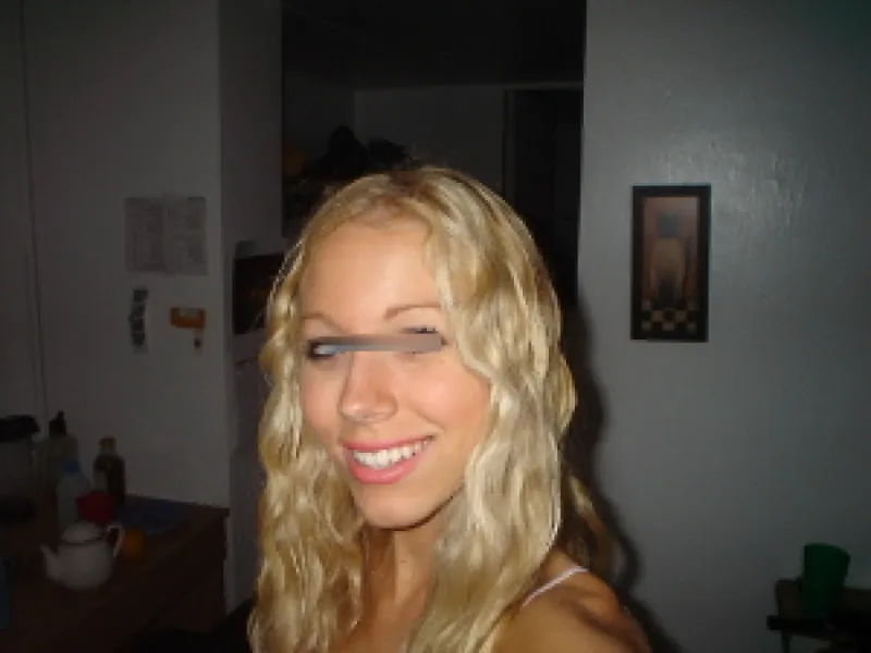 Femme blonde aux gros seins cherche du cul