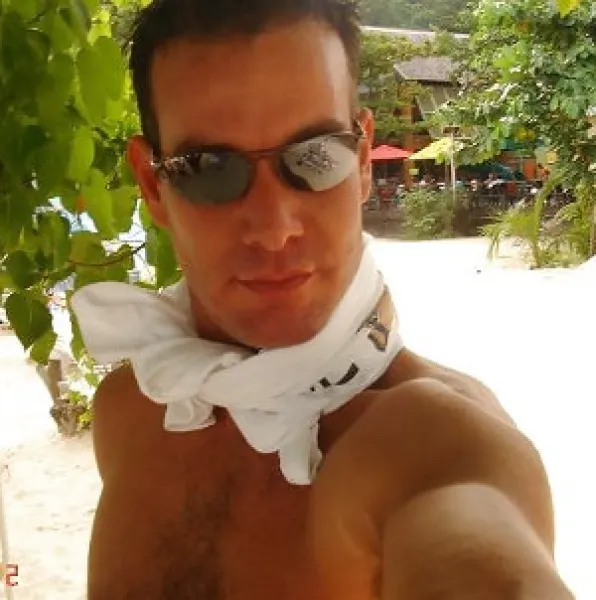 Beau gosse de Paris cherche plan cul régulier