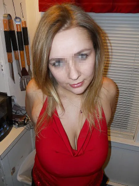 Plan cul à Amiens avec Rachel une blonde aux gros seins