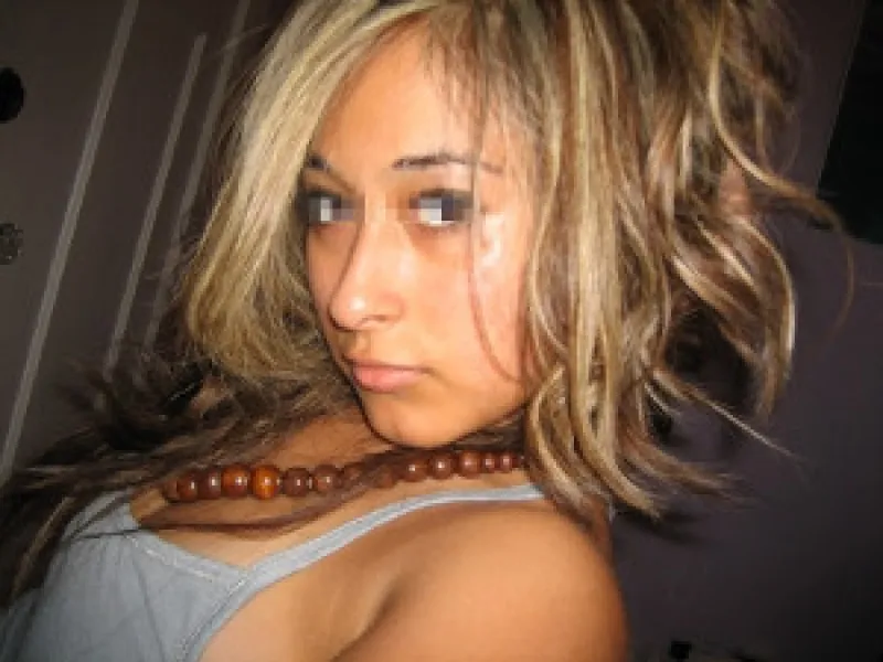 Eurasienne sexy et bandante sur Angers