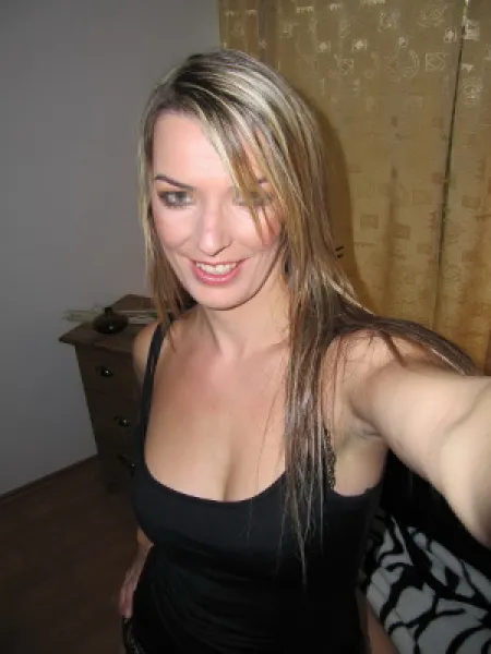 Blonde nymphomane sur Nantes (44)