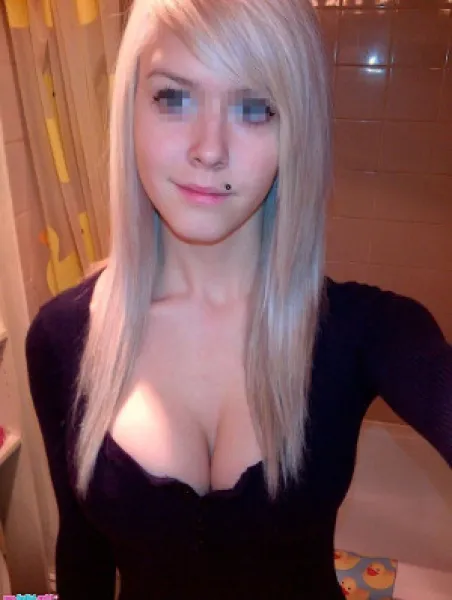 Rencontre femme blonde de 23 ans sur Aix-en-Provence