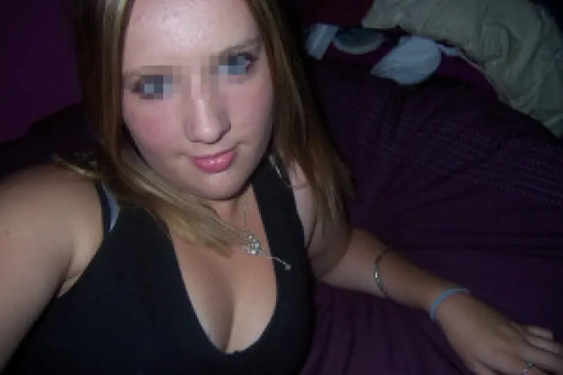 Belle blonde sexy à Paris pour rencontre