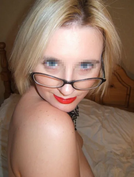 Blonde libertine en Corse