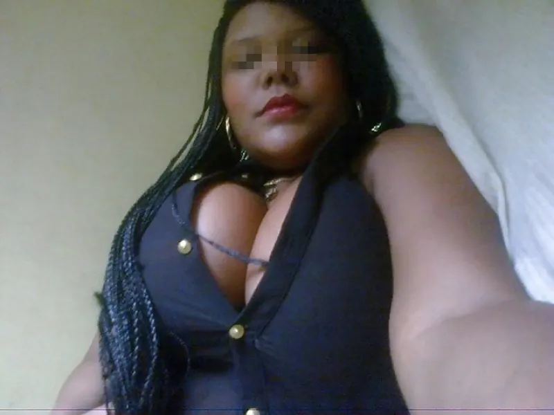 Latine coquine pour baiser à Courbevoie