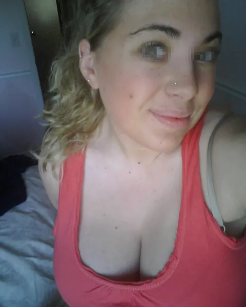 Femme mariée cherche un plan cul à Vannes