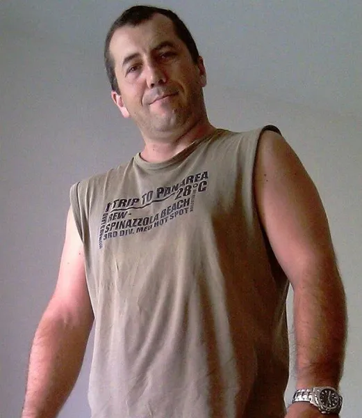 Salut, je suis un homme de 49 ans