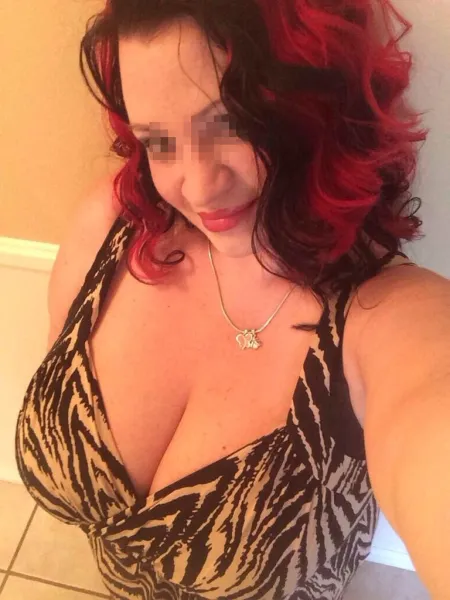 Femme gros seins à Marseille cherche du sexe