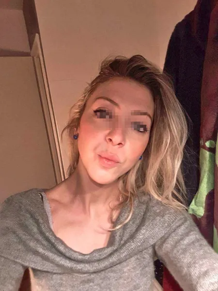 Plan cul avec une femme blonde à Paris