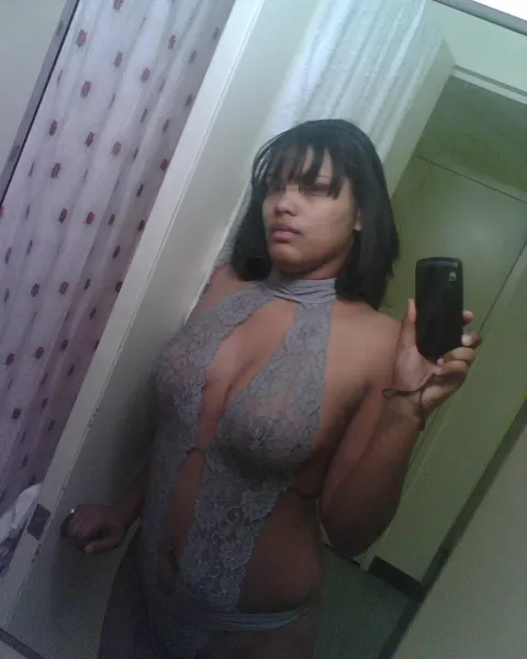 Plan cul coquin sur Paris avec une belle brune