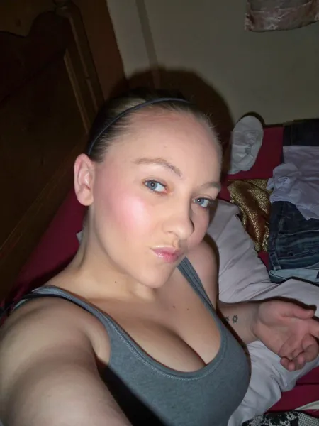 Blonde de 20 ans cherche du sexe à Bordeaux