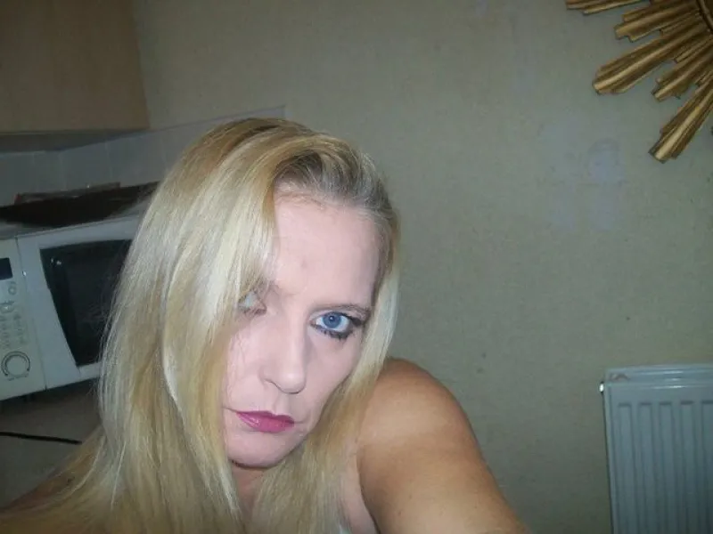 Blonde 42 ans cherche du sexe à Rennes