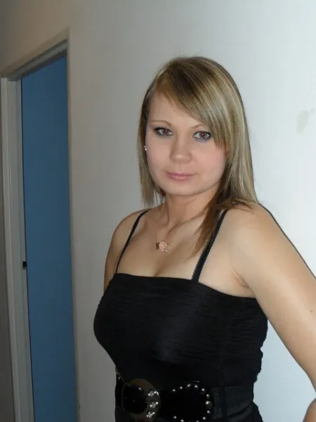 Plan cul avec une belle blonde sexy à Paris (75)