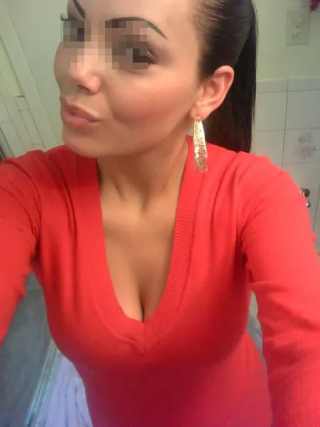 Belle brune cherche un plan sexe à Lyon