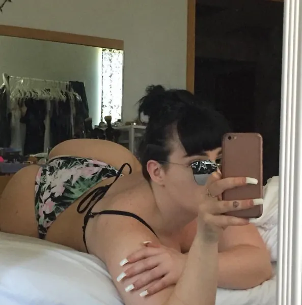 Plan cul avec une femme ronde sur Toulon (Var)