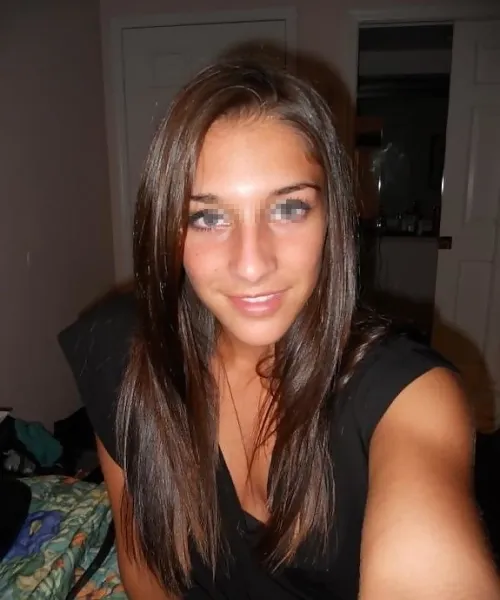 Fille jeune et sexy cherche du sexe à Toulouse