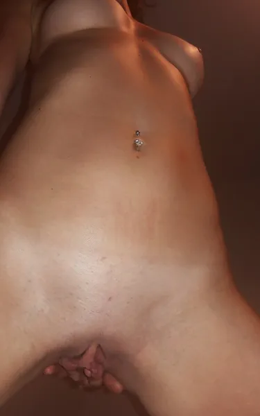 Petite coquine en manque à Lyon