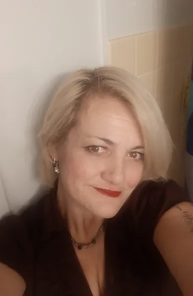 Blonde mature à Lyon pour une rencontre coquine