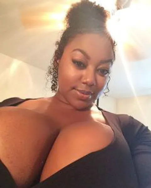 Black gros seins sur Paris cherche un plan q