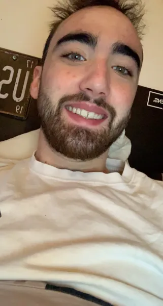Bonjour je suis un étudiant de 22 ans