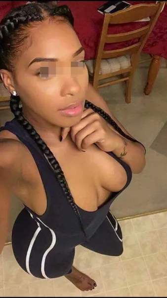 Jeune salope black à Béziers pour du cul gratuit