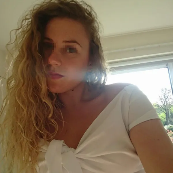 Blonde de 18 ans cherche un plan cul à Paris