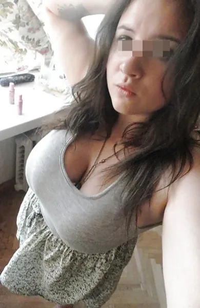 Belle brune sexy cherche un mec à Paris