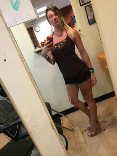 Célibataire et coquine je cherche du cul à Dijon
