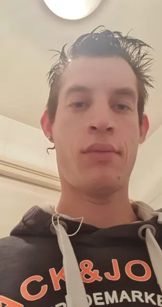 Bonjour je m'appelle Florian je suis tatoué