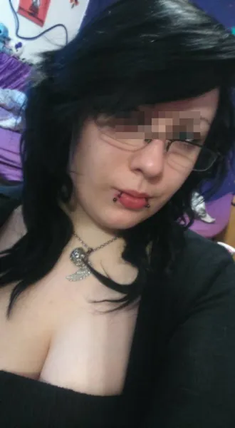 Plan cul Rennes avec une fille gothique très chaude