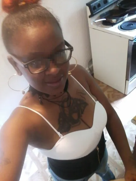 Femme noire cherche un plan sexe à Montreuil
