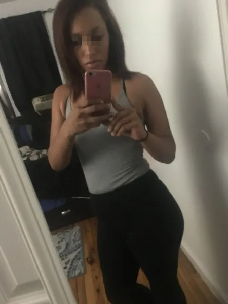 Coquine métisse cherche du sexe à Lanester
