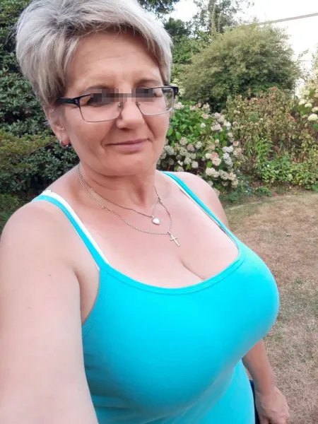 Femme 52 ans recherche un jeune sur Toulon