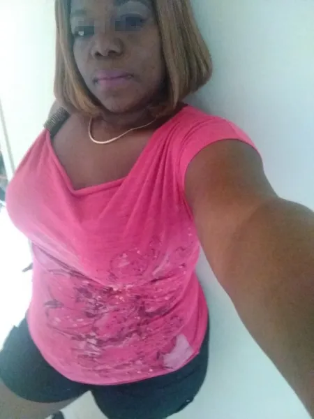 Belle femme noire sur Paris cherche un plan Q