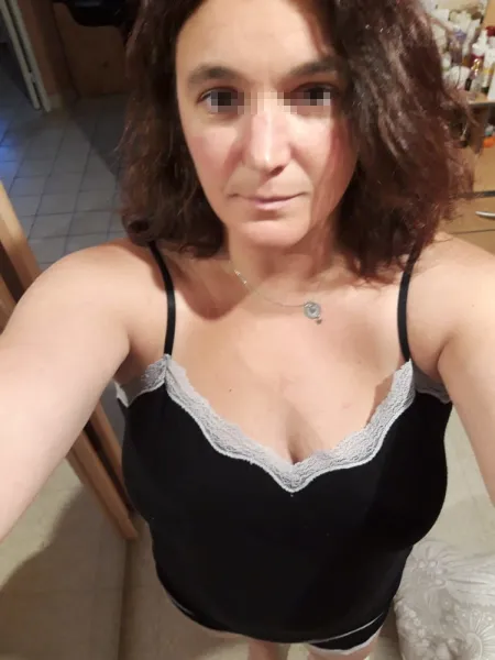 Cochonne cherche un plan cul à Hyères