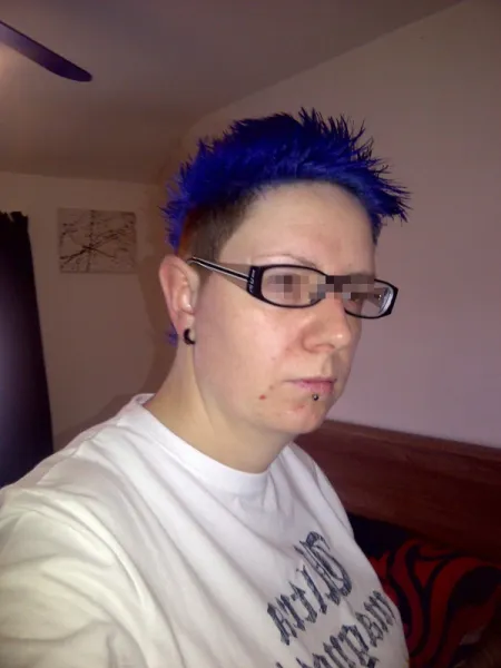 Une punk accroc au sexe à Bordeaux
