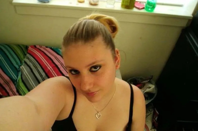 Blonde chaude sur Brest pour un plan sexe