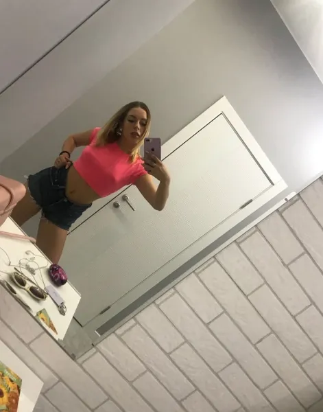 Blonde bandante de Paris, cherche une bite